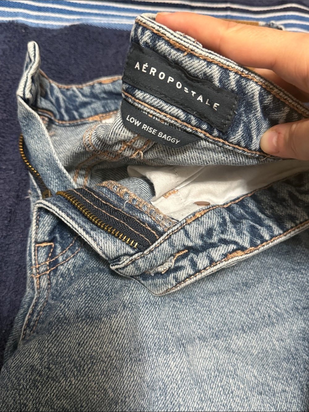 Aeropostale Low Rise Baggy Light Blue Straight Leg Jeans size 00 Short - Picture 3 of 16